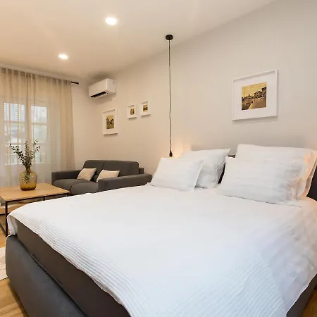 Newpremium Sinjorina, Historical Centre Apartman