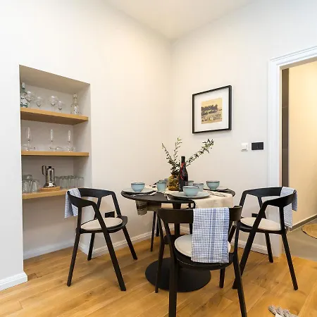 Newpremium Sinjorina, Historical Centre Apartment *