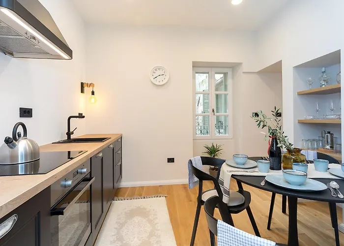 Newpremium Sinjorina, Historical Centre *