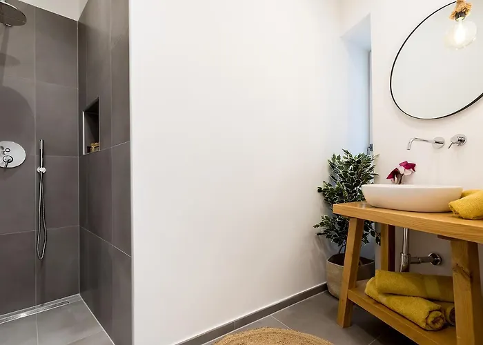 Newpremium Sinjorina, Historical Centre *